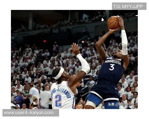 芬奇赞爱德华兹进攻成长显著近期防守表现同样出色