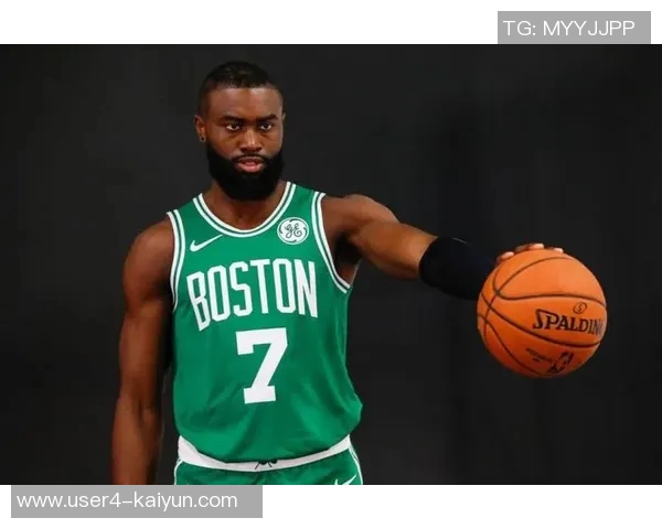 杰伦布朗首节低迷次节回暖上半场狂砍19分展现强大实力